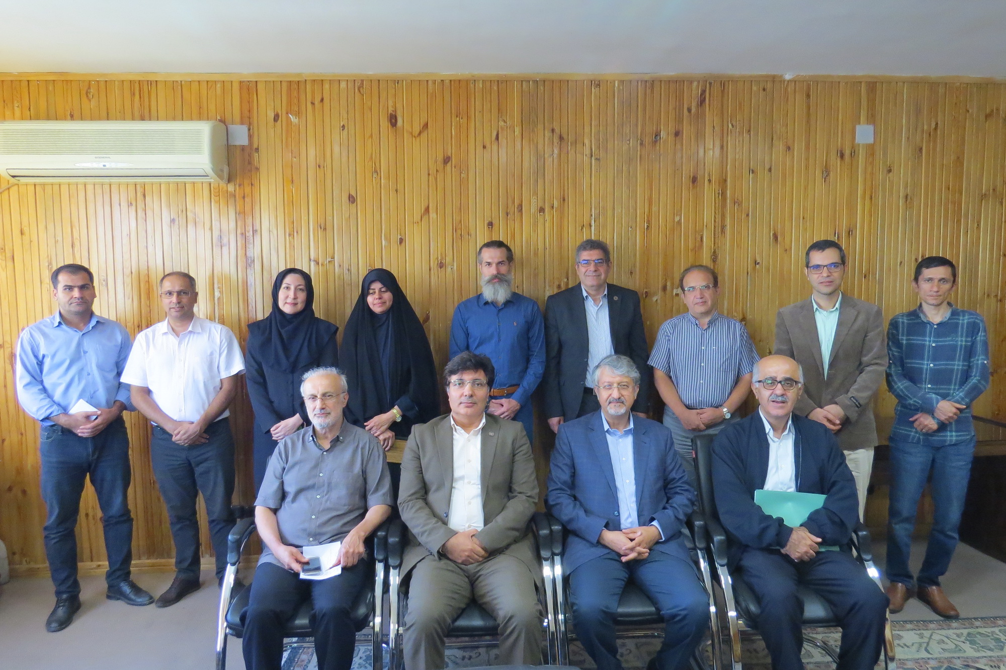 مدیرعامل موسسه پژوهشی میراث مکتوب از ایرانداک بازدید کرد